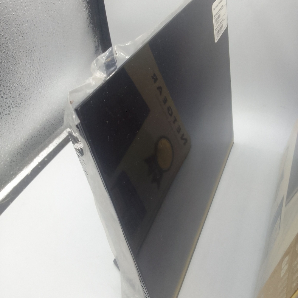 Netgear R6300 WiFi Router - Picture 6 of 9